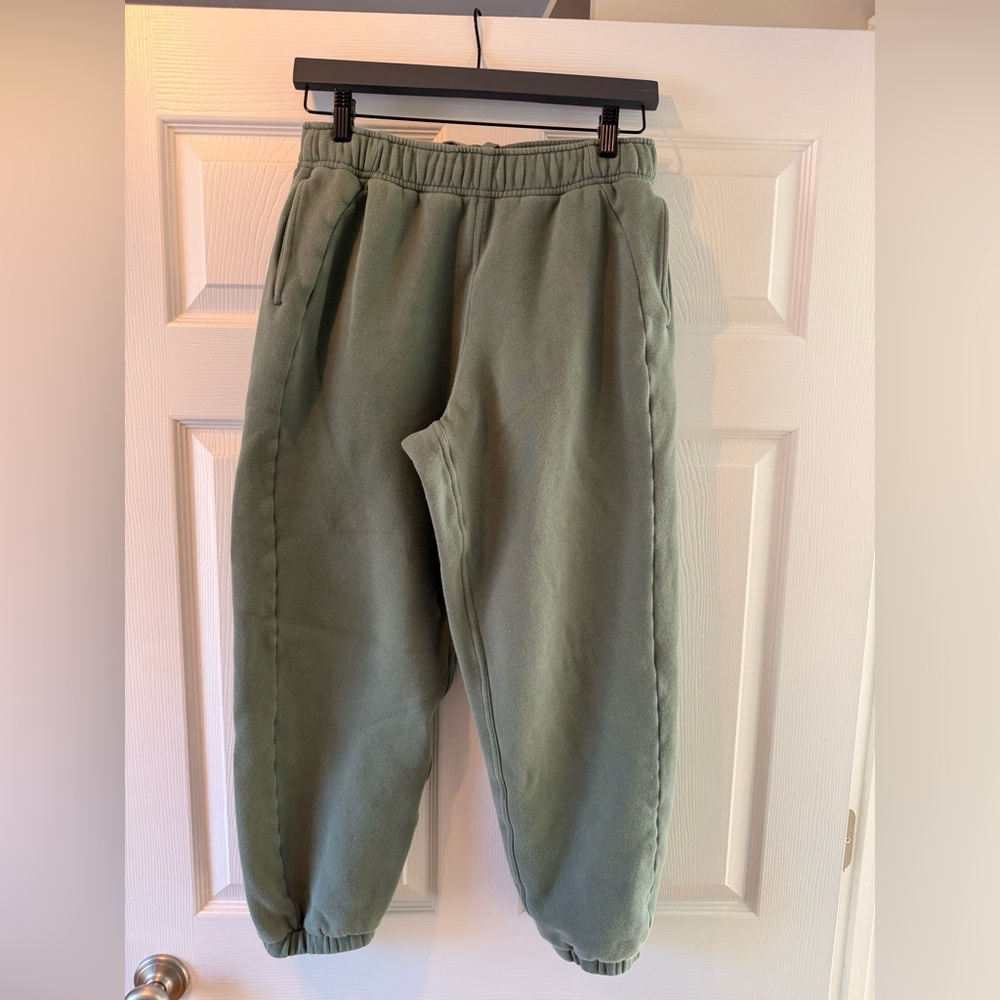 Women’s Lululemon midrise oversized scuba regular Joggers - Size 6 - Sage Green